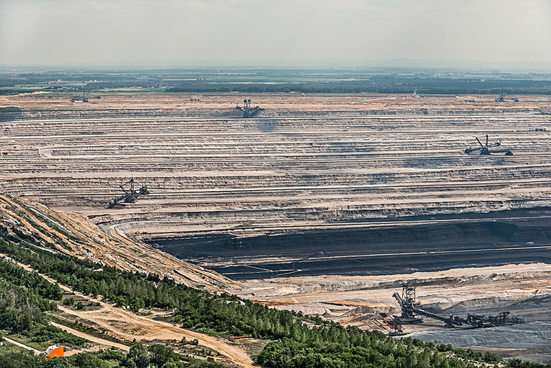 Illustration for article titled Aerial Photos of Coal Mining Pits Are Sublime and Terrifying